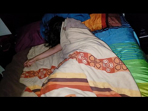 ❤️ Stepson ag bualadh lena leasmháthair óg agus í ina codladh. ️  Físeán porn  ag ga.pornoincest.ru ❌❤